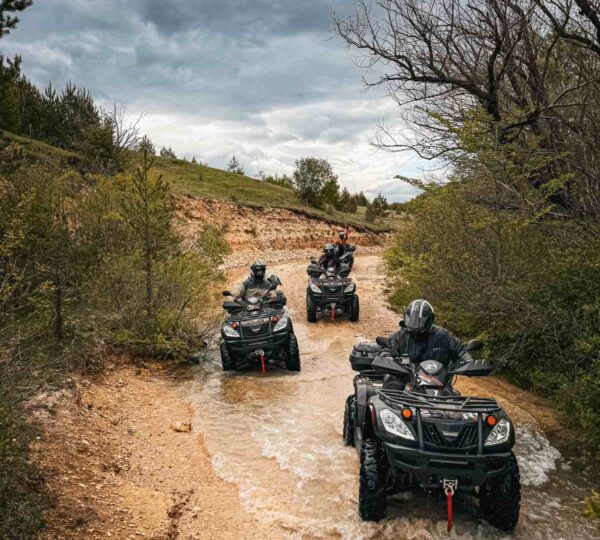 Gosti iz ATV Rent a Quad Livno uživaju u zajedničkoj vožnji