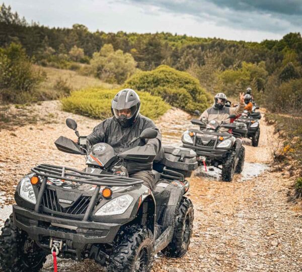 Gosti iz ATV Rent a Quad Livno uživaju u zajedničkoj vožnji