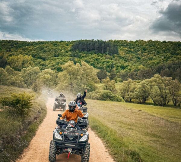 Gosti iz ATV Rent a Quad Livno uživaju u zajedničkoj vožnji