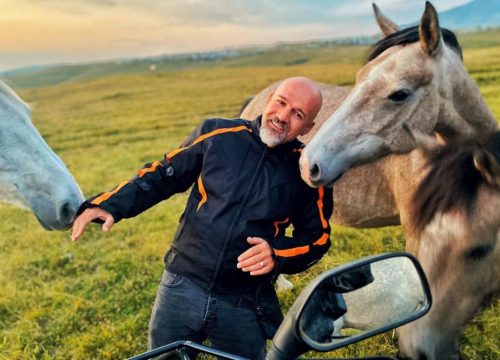 FOTO/VIDEO  Zvonimir je spojio ljubav prema prirodi i motociklima. Sada turisti na njegovim quadovima uživaju u livanjskom kraju
